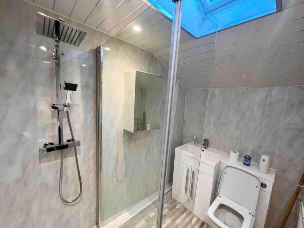 Spacious 3 Bedroom Home In Glasgow - Free Parking 外观 照片