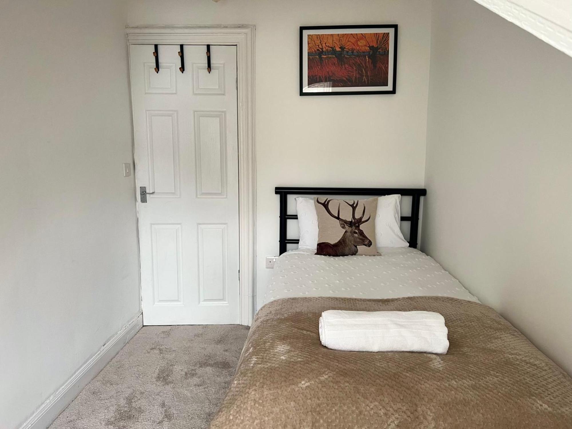 Spacious 3 Bedroom Home In Glasgow - Free Parking 外观 照片