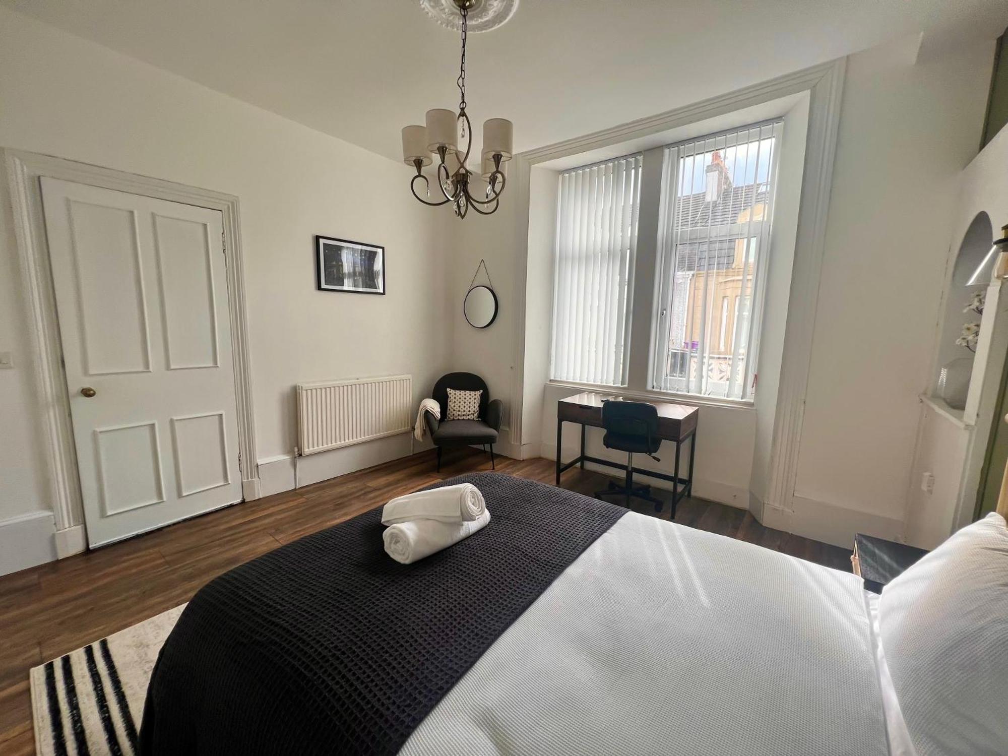 Spacious 3 Bedroom Home In Glasgow - Free Parking 外观 照片