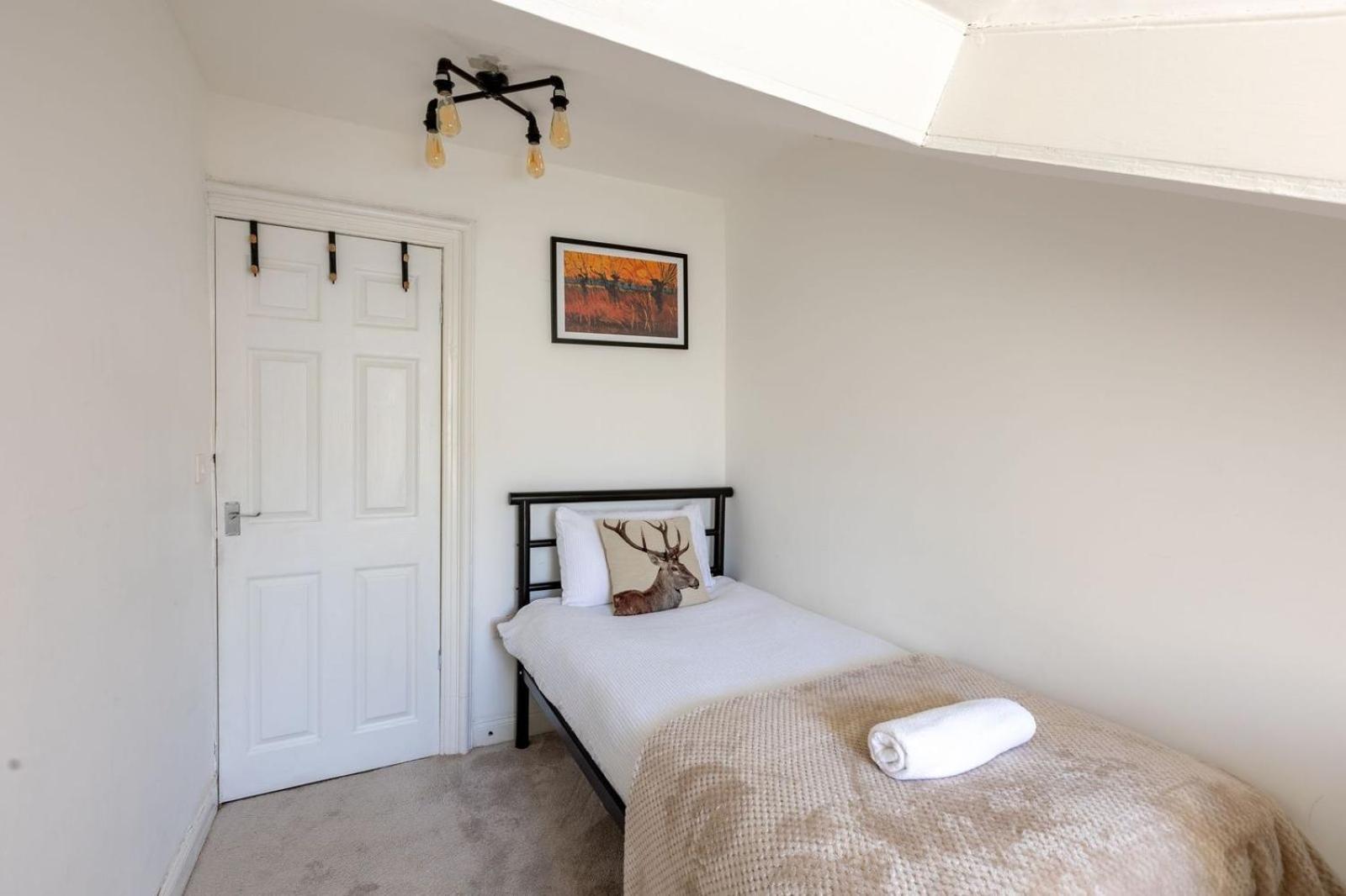 Spacious 3 Bedroom Home In Glasgow - Free Parking 外观 照片