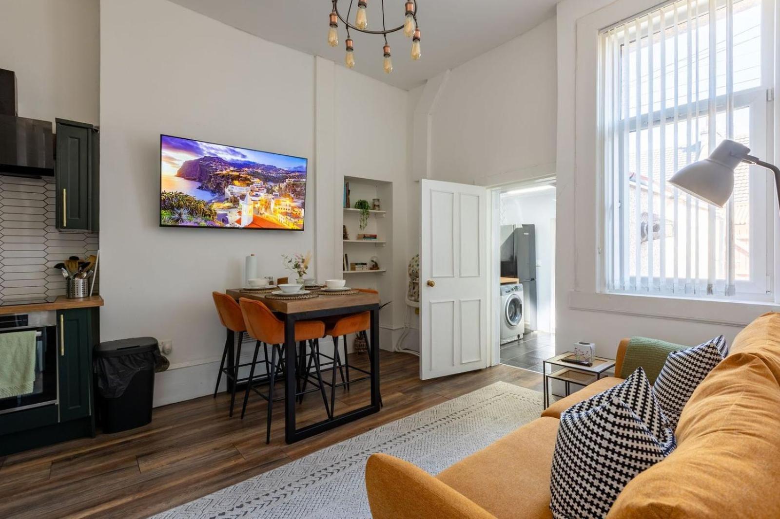 Spacious 3 Bedroom Home In Glasgow - Free Parking 外观 照片