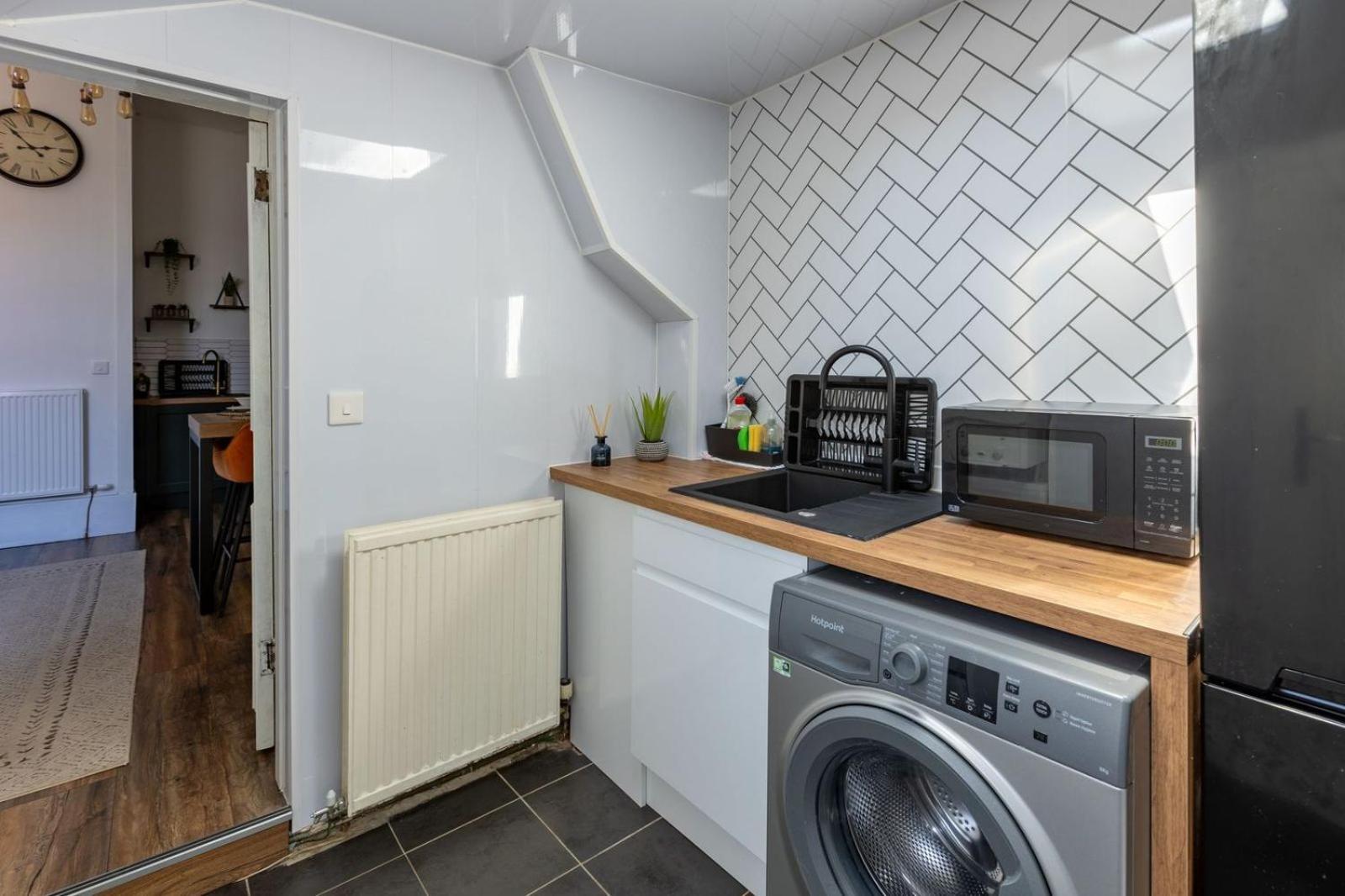 Spacious 3 Bedroom Home In Glasgow - Free Parking 外观 照片